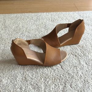 Summer wedges